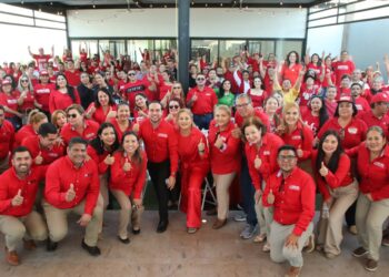 Multitudinaria y alegre participación en el cierre de campaña de la Planilla Roja en Guasave