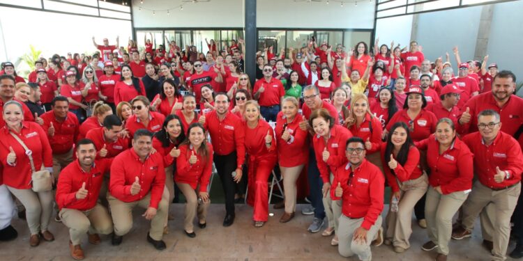 Multitudinaria y alegre participación en el cierre de campaña de la Planilla Roja en Guasave