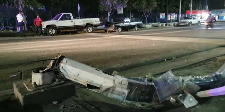 Trailer se queda sin frenos y en reversa causa daños materiales en la Buenos Aires