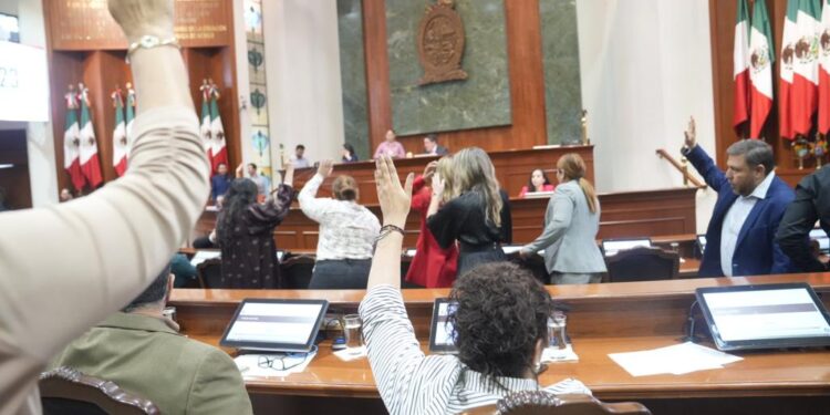 Por nepotismo, diputado del PAS denunciará a director administrativo del Congreso del Estado