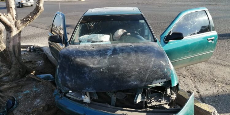 Tres hombres y una mujer resultaron lesionados en choque de dos autos en la “KZ-4”