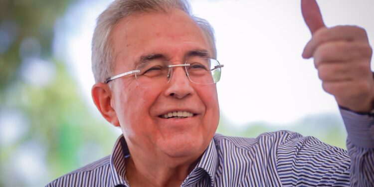 ¡Buenas noticias! Gobernador anuncia convocatoria para entregar 500 plazas a trabajadores del área de la salud