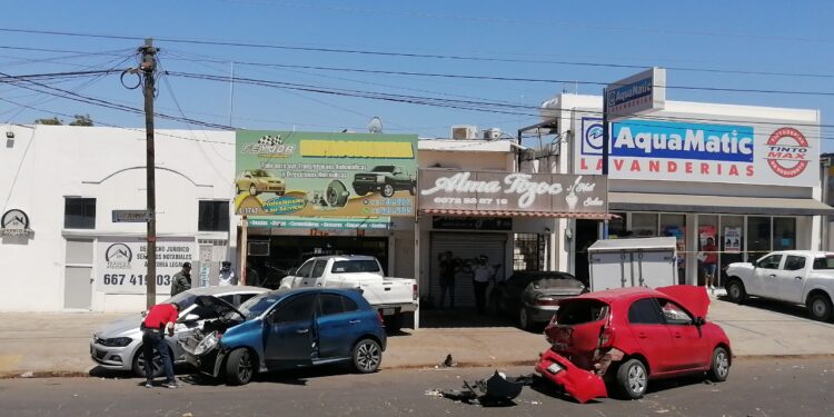 Muere vecino de la Progreso durante una colisión de varios vehículos en la Heróico Colegio Militar