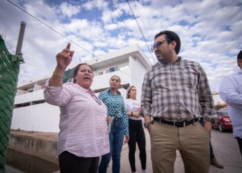 Realiza Juan de Dios Gámez supervisión de trabajos de limpieza y desazolve en canal de Zona Dorada