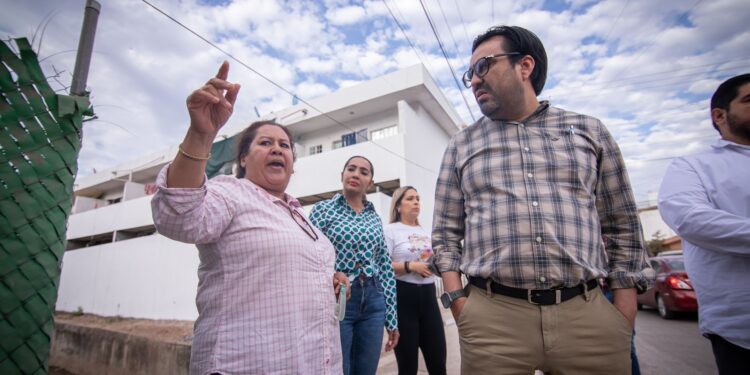 Realiza Juan de Dios Gámez supervisión de trabajos de limpieza y desazolve en canal de Zona Dorada