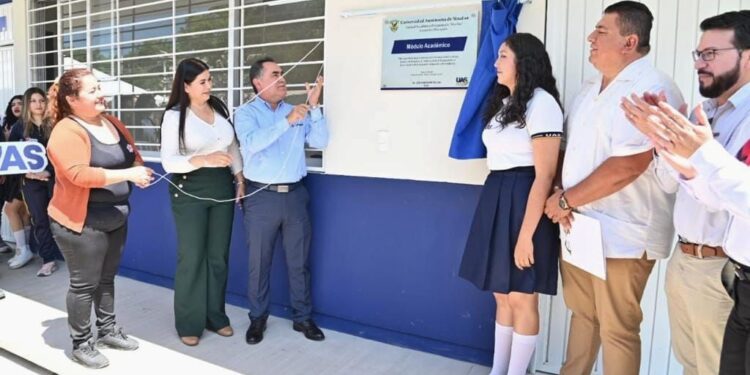 Como universidad nos sentimos orgullosos de servirle a la comunidad sinaloense: Dr. Jesús Madueña al entregar obra en la URN