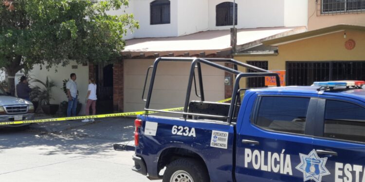 Dispara grupo armado contra una casa en Villa Universidad