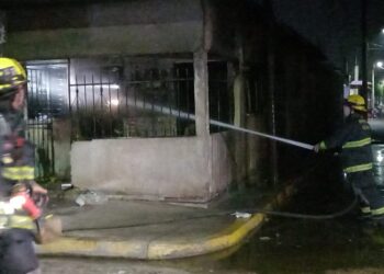 Mujer quema una vivienda de Recursos Hidráulicos