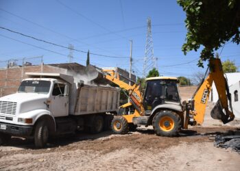 Ayuntamiento realiza labores de limpieza en drenes del sector norte y sur