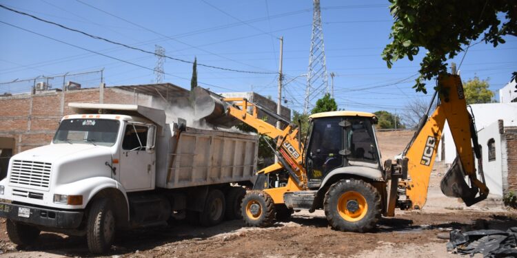 Ayuntamiento realiza labores de limpieza en drenes del sector norte y sur