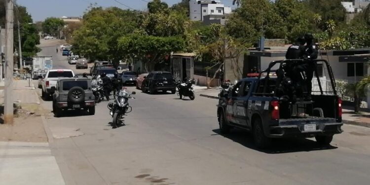Tras persecución supuestamente arrestan a dos presuntos delincuentes en la zona sur de Culiacán