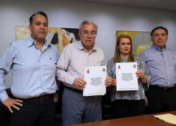 Rocha suscribe convenio de revisión salarial con el STASE