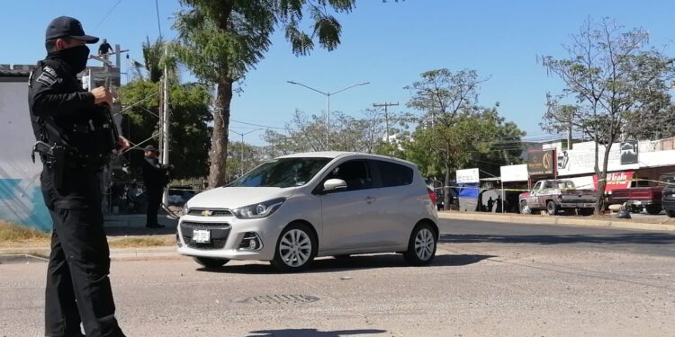 De “carro a carro” asesinan a balazos a un desconocido en la Emiliano Zapata