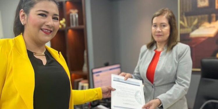 Tras reclamos sale Papachoris y la Fiscal nombra a Cindy Fuentes directora de Investigación Pericial