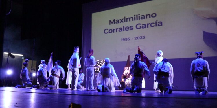 Comunidad artística llora a Maximiliano Corrales; con danzas rinden un homenaje póstumo