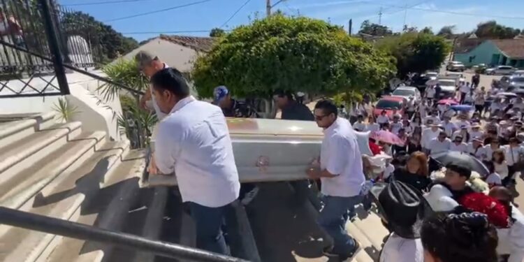 Dan el último adiós a Aimé Joanna, la reina de La Ciruela