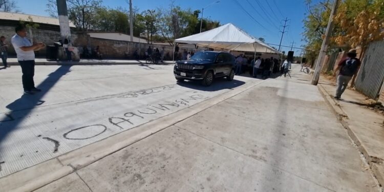 Rayan con la frase “La Chapiza” calle de Culiacán previo a ser inaugurada