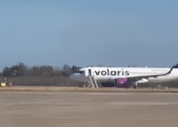 Ex vocalista de Los Recoditos iba a bordo de avión con amenaza de bomba en Mazatlán