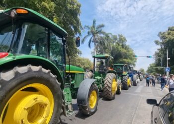 ¡Queremos precios justos! Agricultores de todo Sinaloa se manifiestan en Palacio de Gobierno