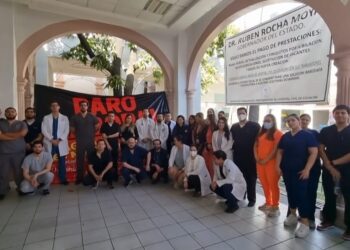 ¡Se van a paro laboral! Residentes del Hospital Civil de Culiacán se manifiestan ante la falta de pago de beca