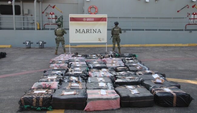 Marina asegura 2 toneladas de cocaína en las costas de Michoacán