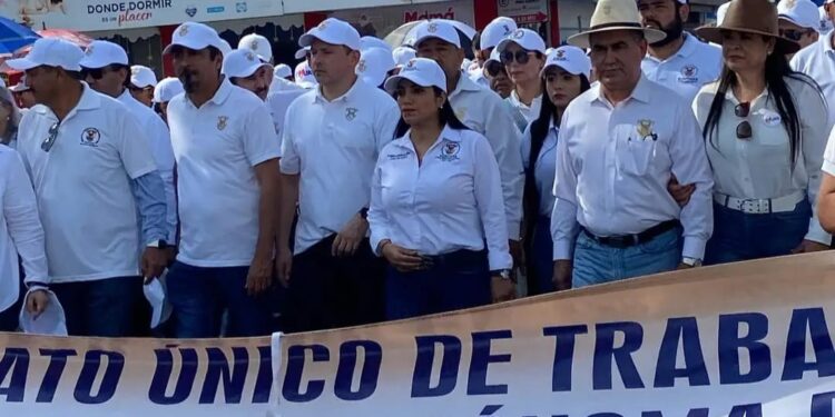 Miles de universitarios marchan por la autonomía de la UAS durante el Día del Trabajo