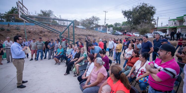 Juan de Dios Gámez se compromete a pavimentar calles en la Buenos Aires