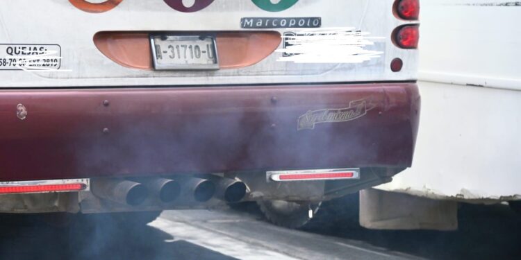 Transporte público requiere una reestructuración para disminuir la contaminación ambiental