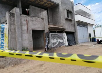 Hallan a un velador muerto en una construcción en obra negra