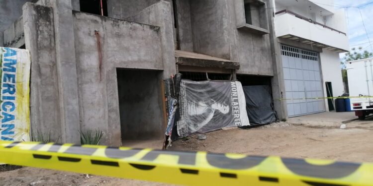 Hallan a un velador muerto en una construcción en obra negra