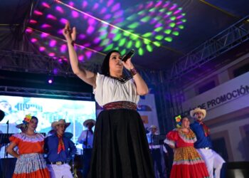 El Dr. Madueña Molina pone en marcha el XXVIII Festival Internacional Universitario de la Cultura