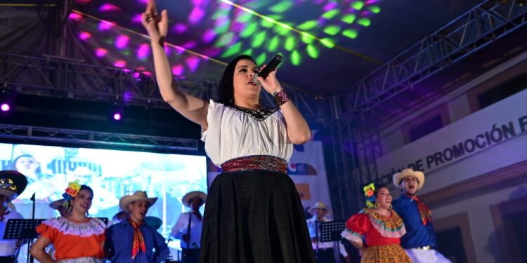 El Dr. Madueña Molina pone en marcha el XXVIII Festival Internacional Universitario de la Cultura