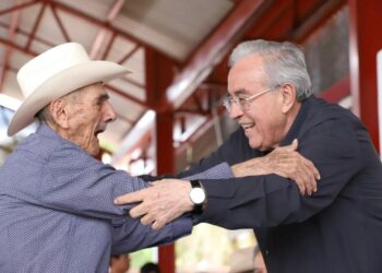 Rocha asume compromisos con Ejido Sataya y Anexos