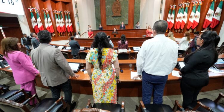 Guardan diputadas y diputados minuto de silencio por aniversario luctuoso de Luis Enrique Ramírez