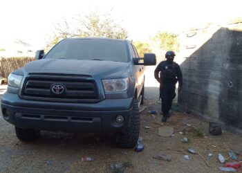 Roban camioneta en Las Vegas, Nevada y la abandonan en La Laguna Colorada