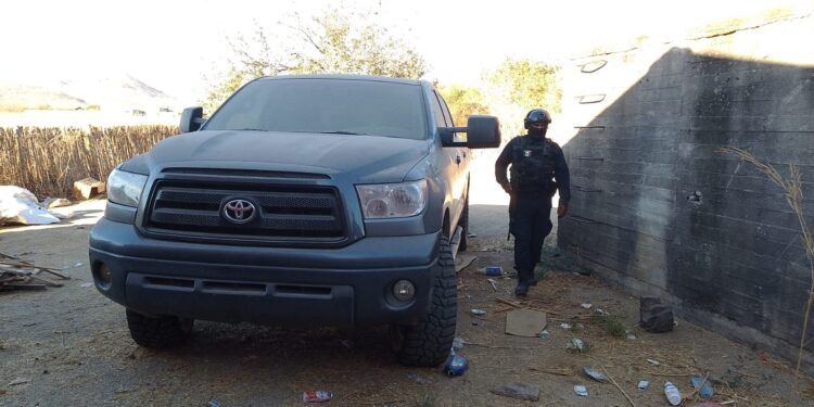 Roban camioneta en Las Vegas, Nevada y la abandonan en La Laguna Colorada