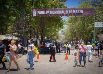 Continúan el mantenimiento y preservación del orden en panteones municipales por el Día de las Madres