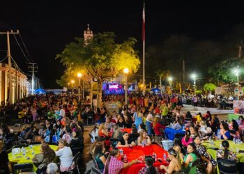 Con gran fiesta, alcalde de Badiraguato festeja a las madres del municipio