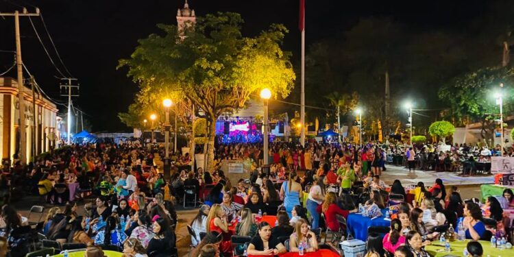 Con gran fiesta, alcalde de Badiraguato festeja a las madres del municipio