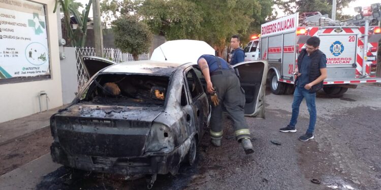 Queman automóvil en Chula Vista