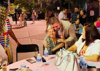 Así festejó el alcalde de Badiraguato  a las madres del municipio