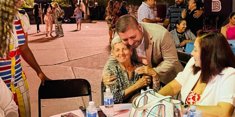 Así festejó el alcalde de Badiraguato  a las madres del municipio