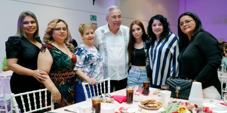 Rocha festeja a las madres de SEPyC