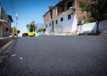 Realizan reencarpetado en colonia Antonio Rosales y bacheo en vialidades diversas