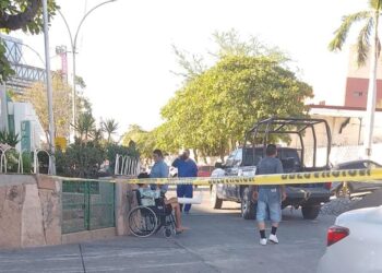 Lesionados un agente municipal, su esposa y su madre durante volcadura en la sierra de Durango