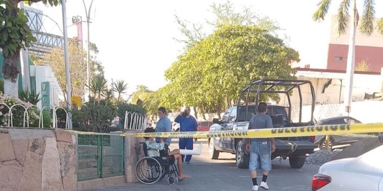 Lesionados un agente municipal, su esposa y su madre durante volcadura en la sierra de Durango