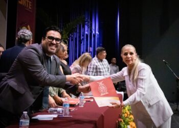 Reconocen a docentes con la condecoración “Maestro Ignacio Manuel Altamirano” por su noble labor