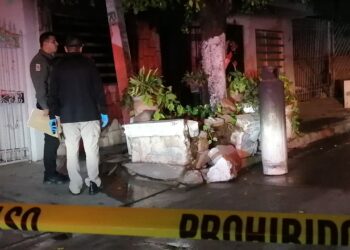 Incendian casa en la colonia Rosales; un adulto mayor muere mientras que su padre y hermano resultan afectados