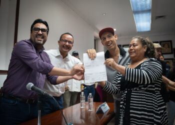 Tras 4 años, Alcalde reactiva becas especiales, educativas y deportivas a hijos de trabajadores