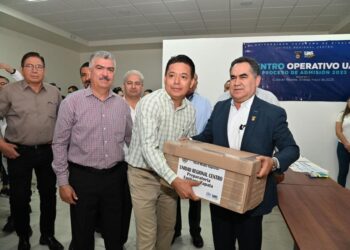 Entrega el Rector a directores los paquetes del Examen Institucional de Admisión UAS 2023